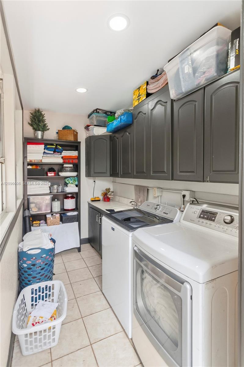 326 E 44th Street