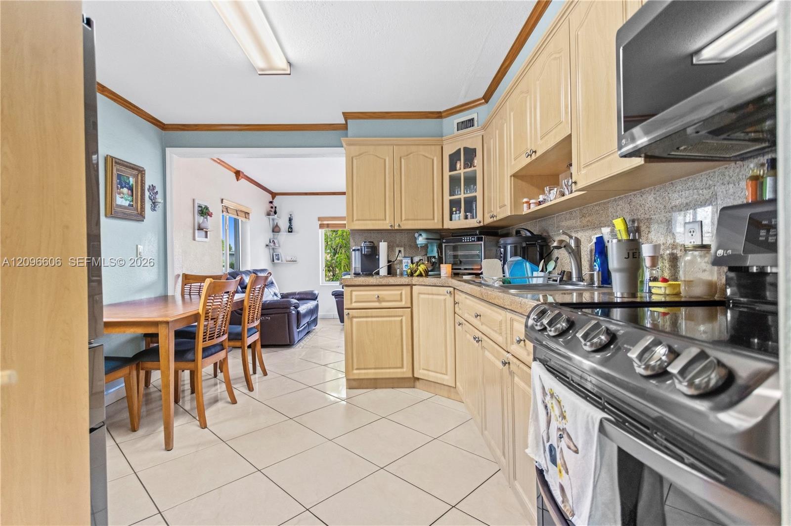 326 E 44th Street