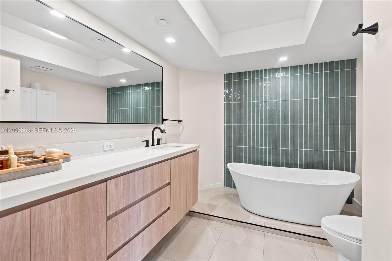 1000 E Island Boulevard