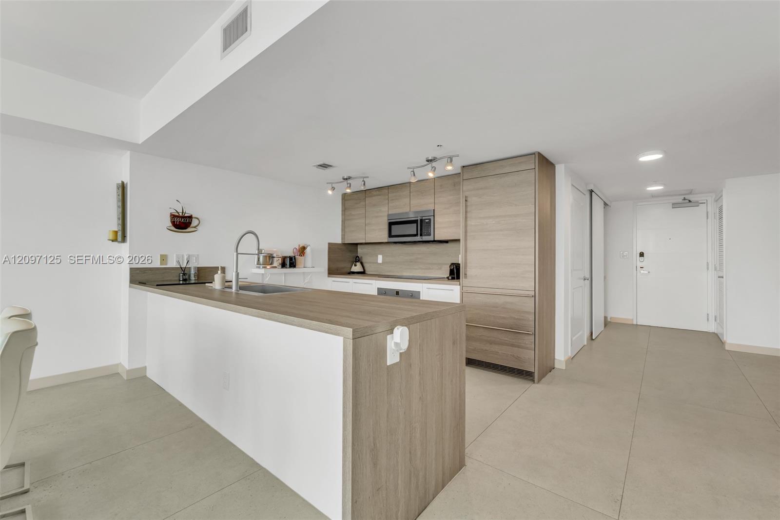 400 Sunny Isles Boulevard