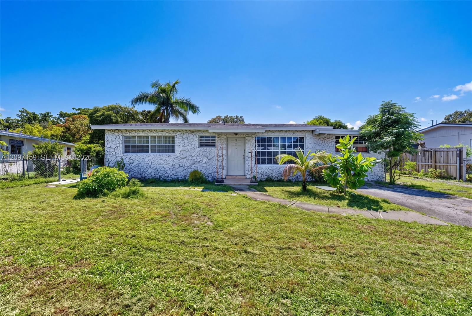 3020 SW 8th Street gallery image #2