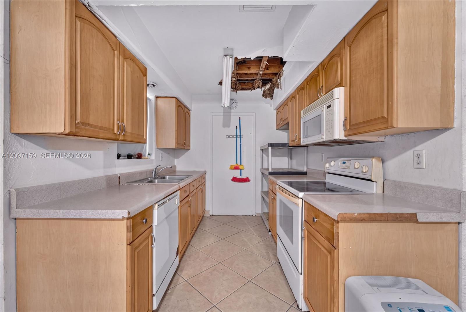 3020 SW 8th Street gallery image #9
