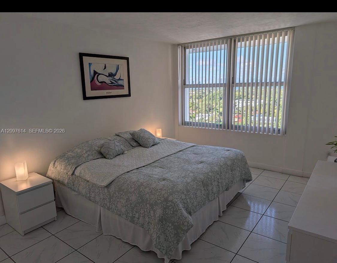2899 Collins Avenue gallery image #12