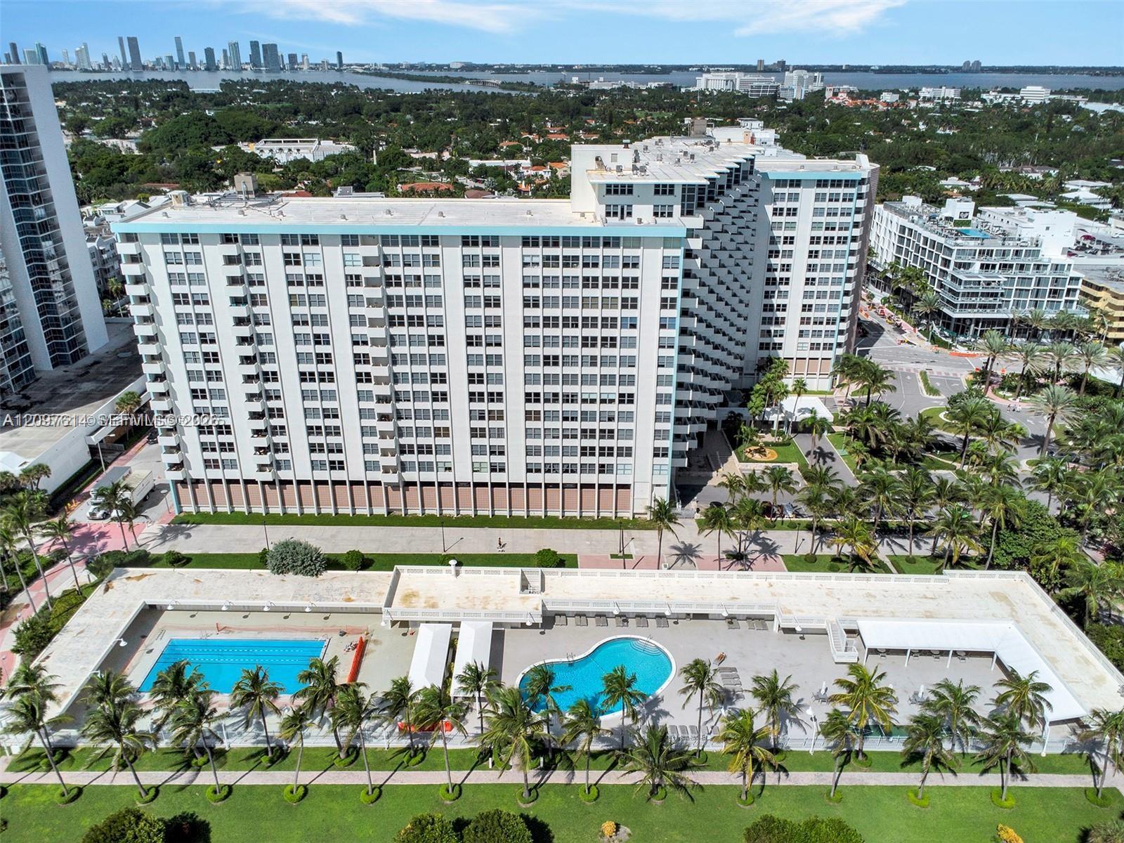 2899 Collins Avenue gallery image #2