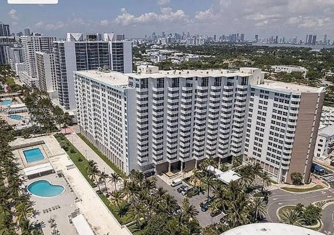 2899 Collins Avenue gallery image #3