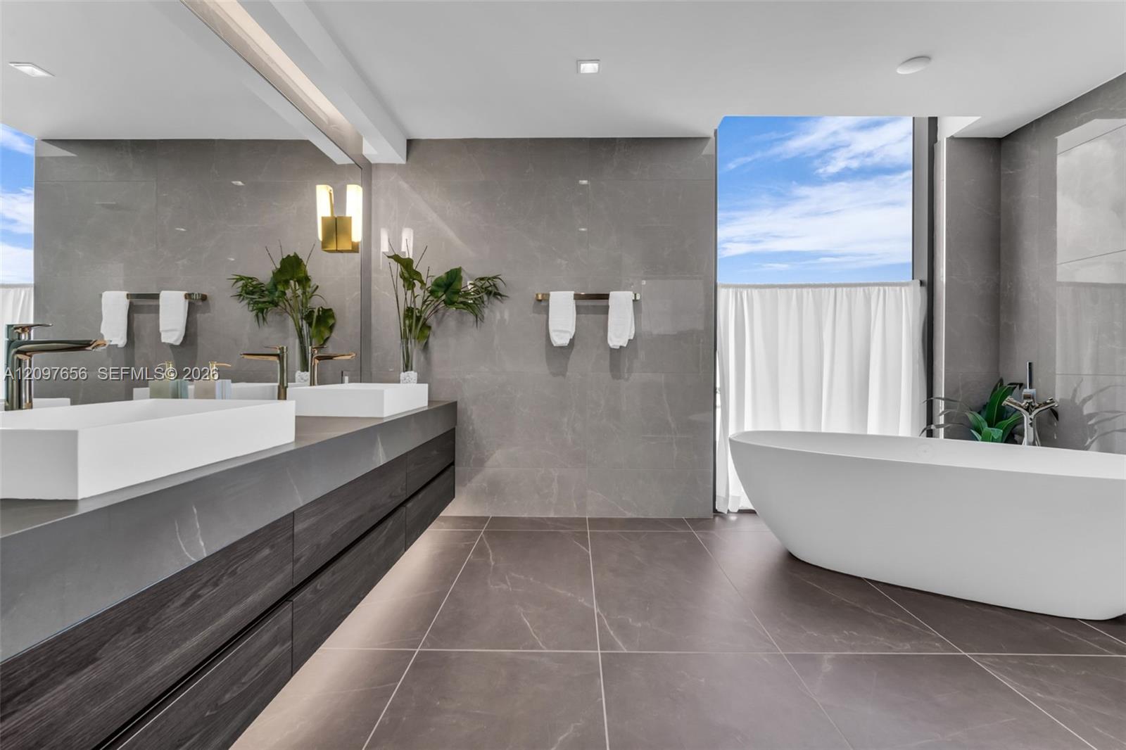 1116 N Ocean Boulevard