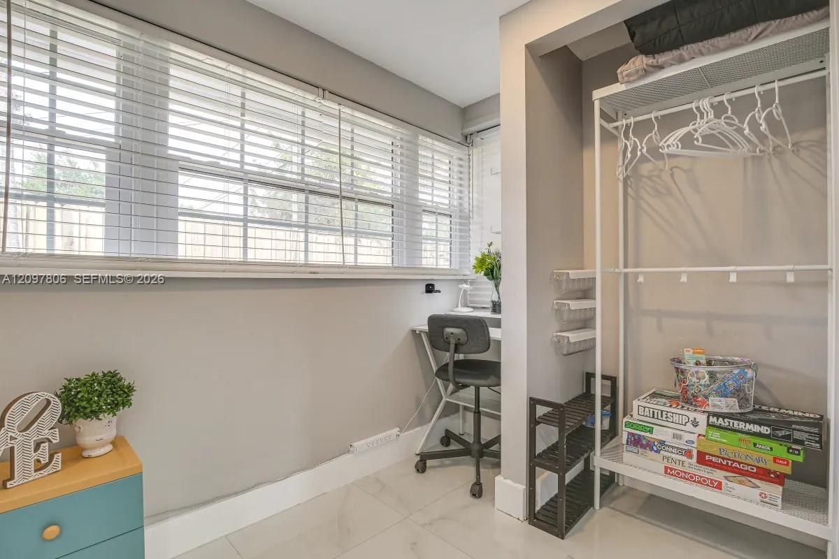 1237 SW 28th Street gallery image #12