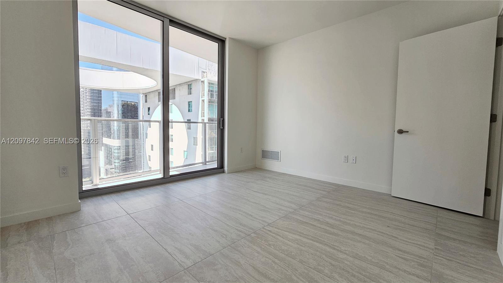 77 SE 5th Street