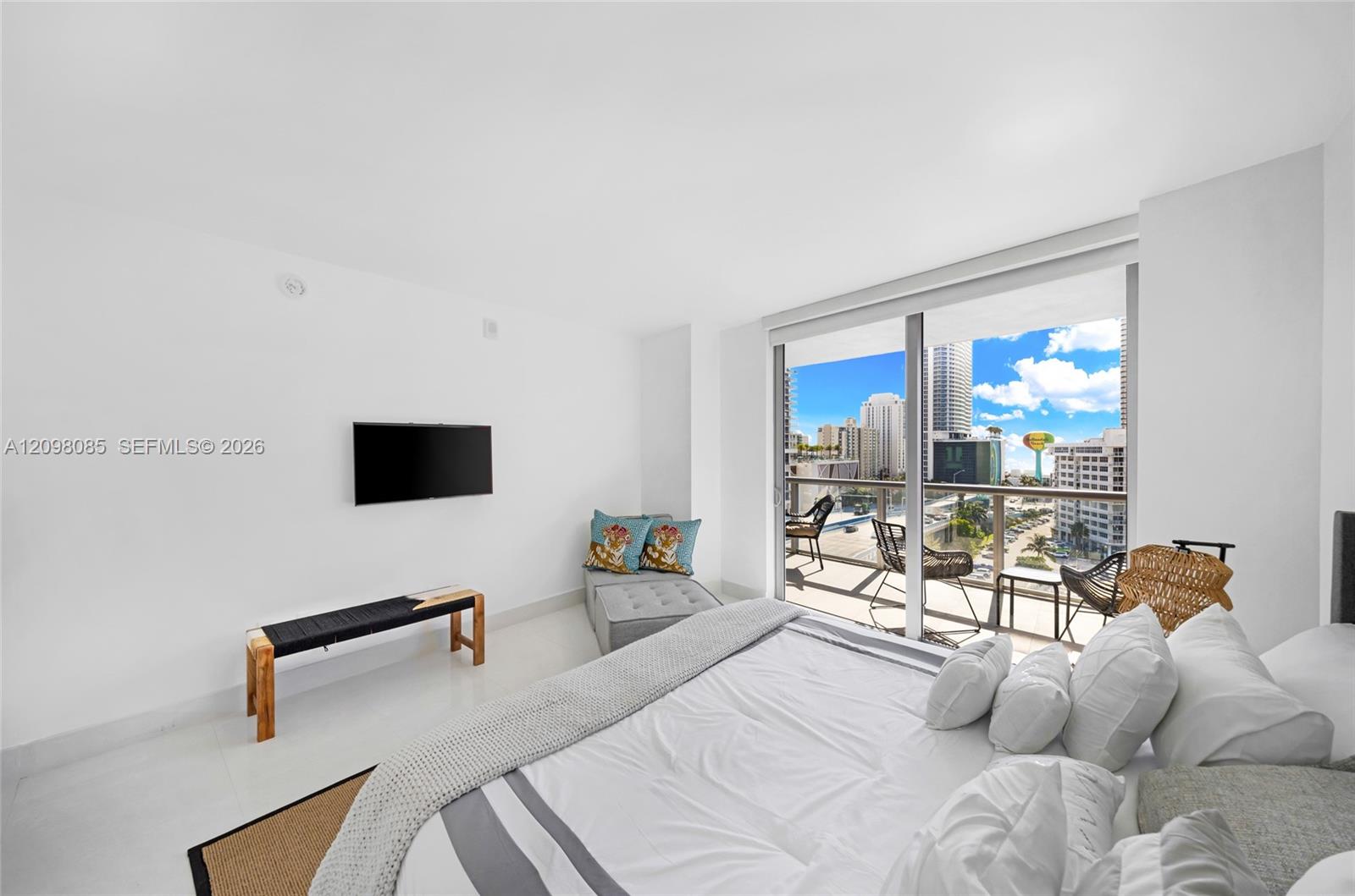 2600 E Hallandale Beach Boulevard gallery image #10