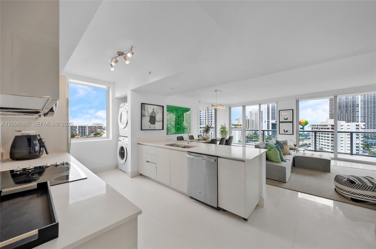 2600 E Hallandale Beach Boulevard gallery image #17