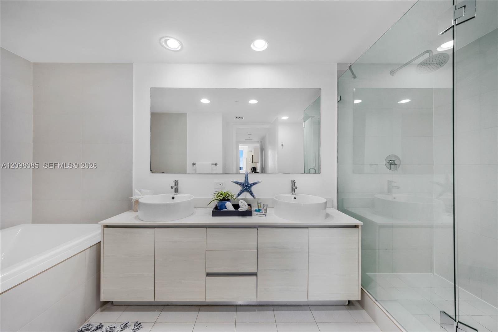 2600 E Hallandale Beach Boulevard gallery image #23