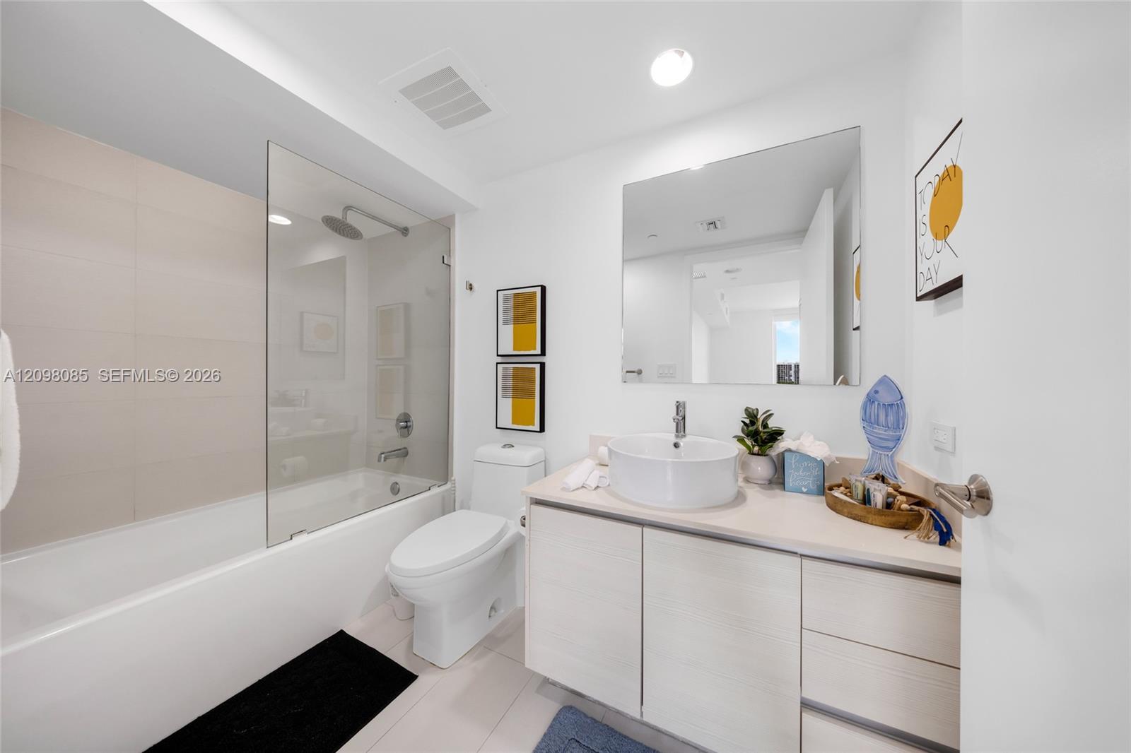 2600 E Hallandale Beach Boulevard gallery image #35