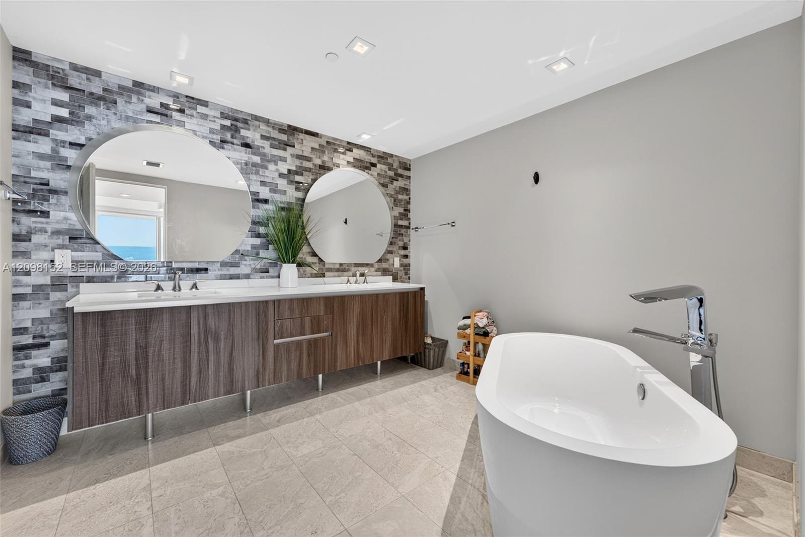 488 NE 18th Street