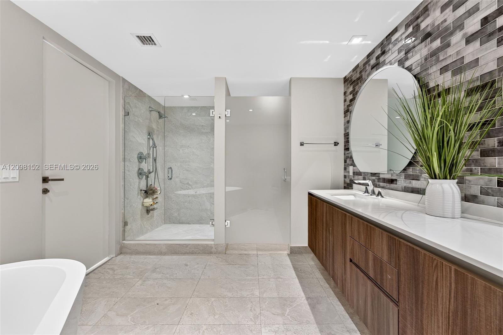 488 NE 18th Street