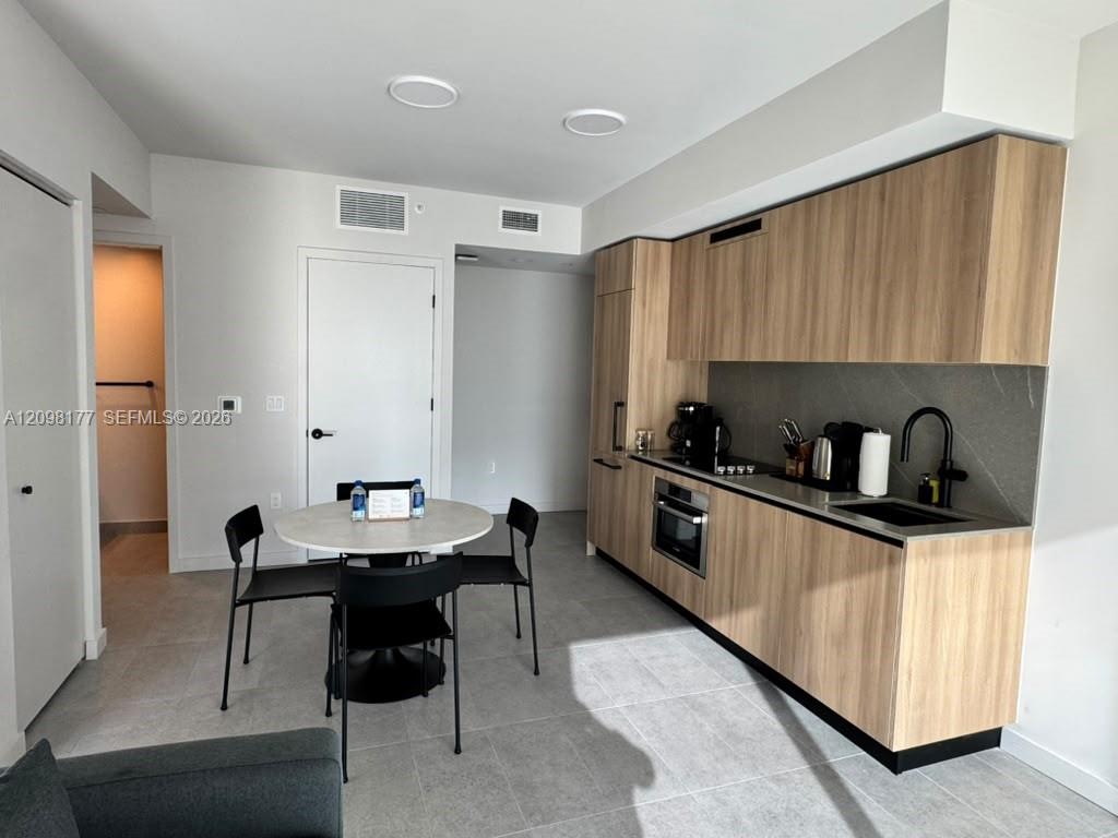 121 NE 5th Street