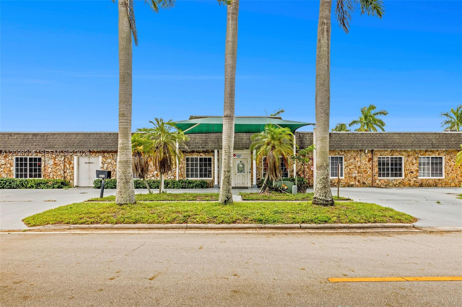 6810 SW 7th Street