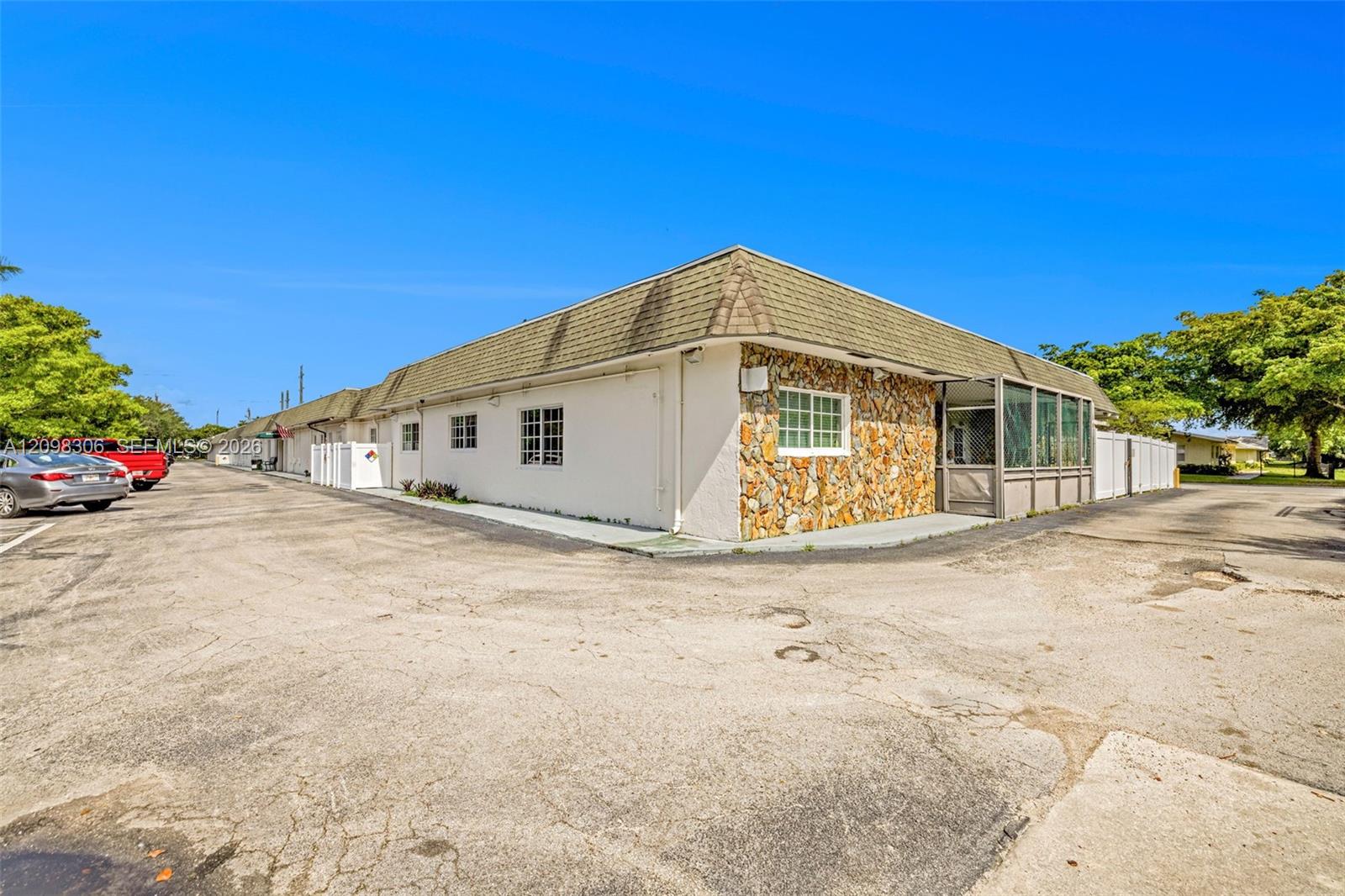 6810 SW 7th Street