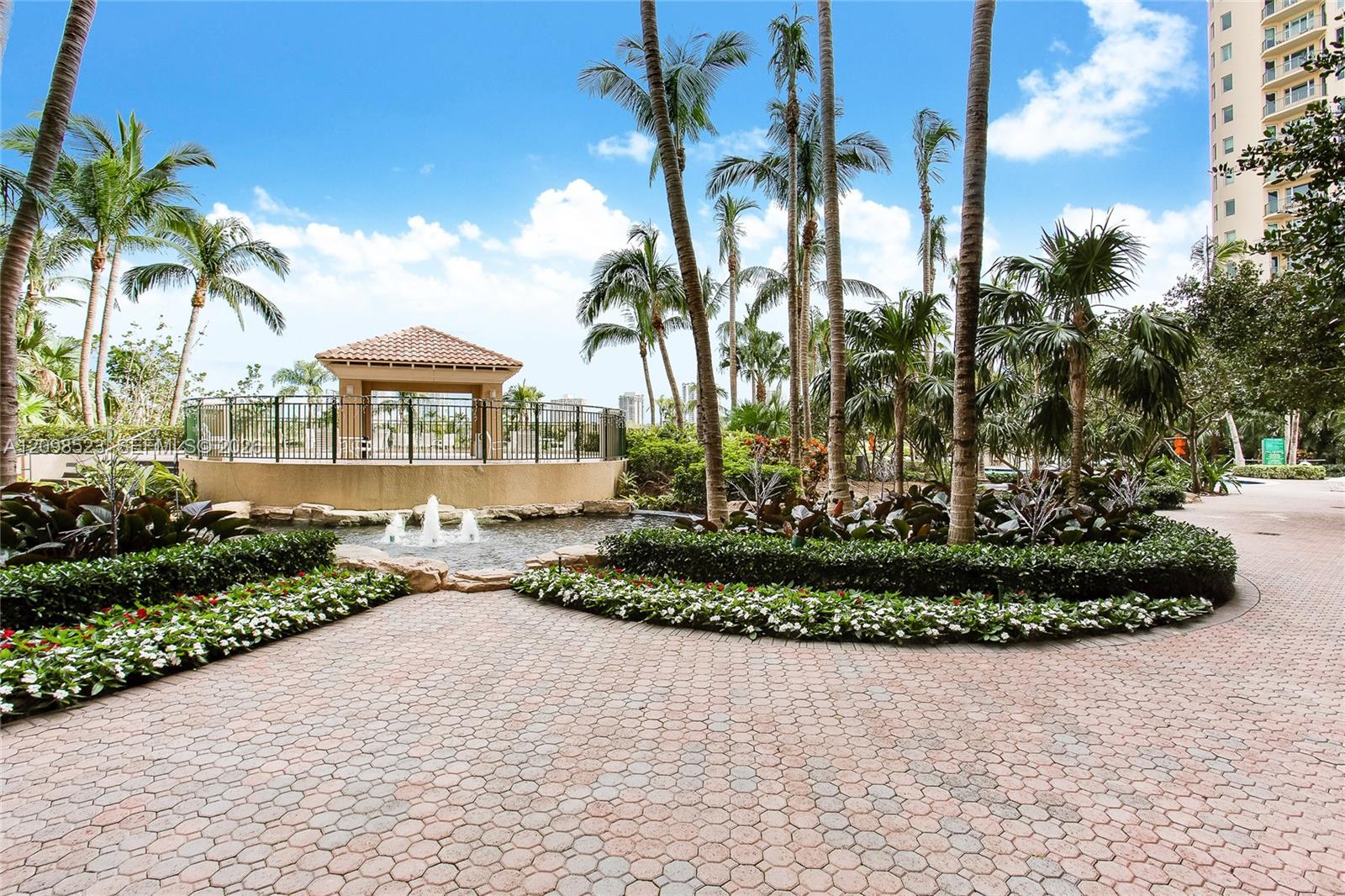 19501 W Country Club Drive