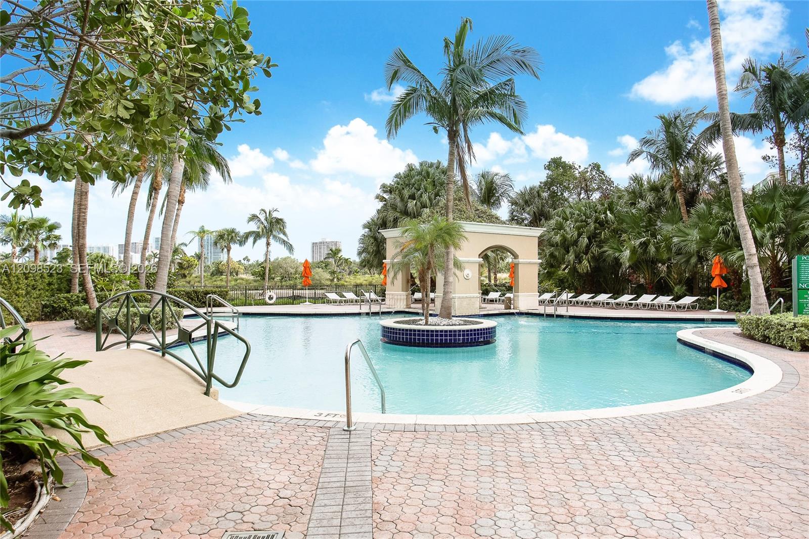 19501 W Country Club Drive