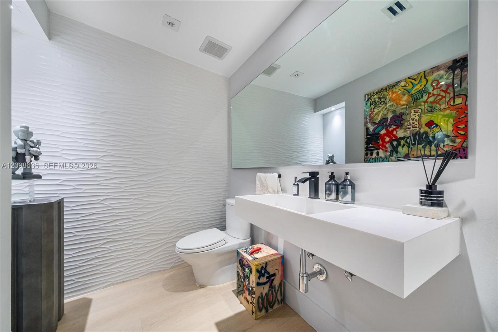 2950 NE 188th Street gallery image #3
