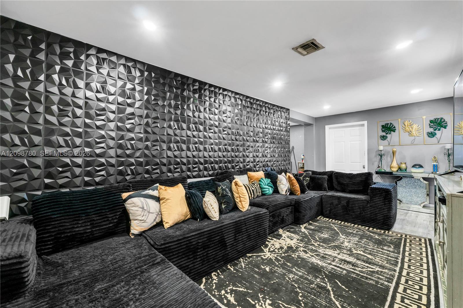 2308 NW 13th Court gallery image #14