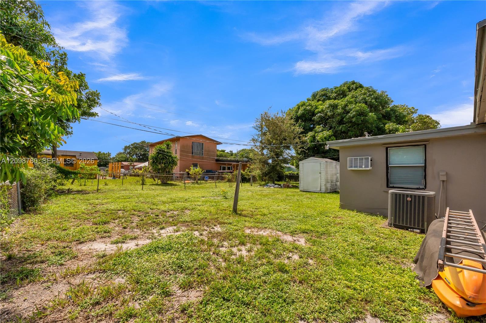 2308 NW 13th Court gallery image #16