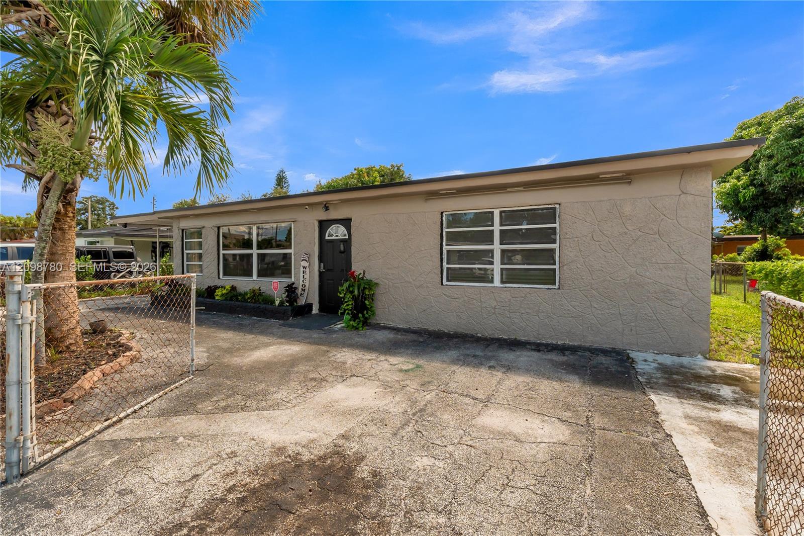 2308 NW 13th Court gallery image #2