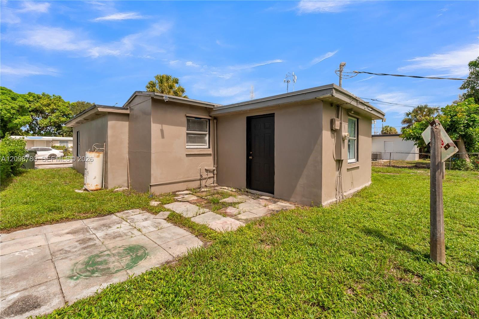 2308 NW 13th Court gallery image #22