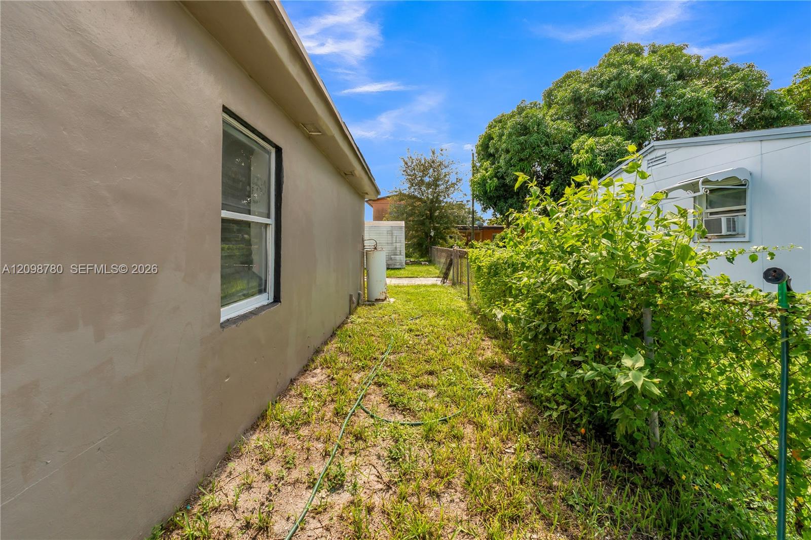 2308 NW 13th Court gallery image #24