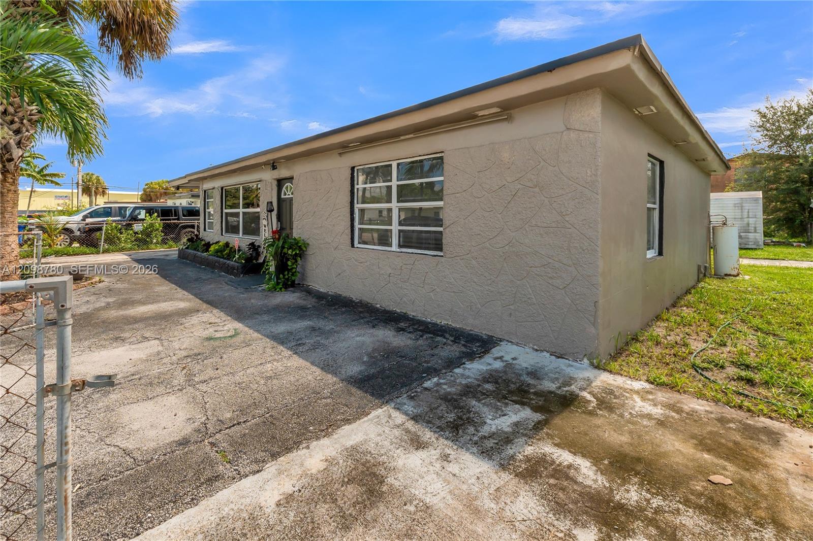 2308 NW 13th Court gallery image #3