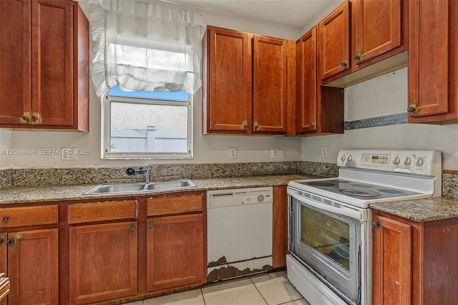3940 NE 10th Drive