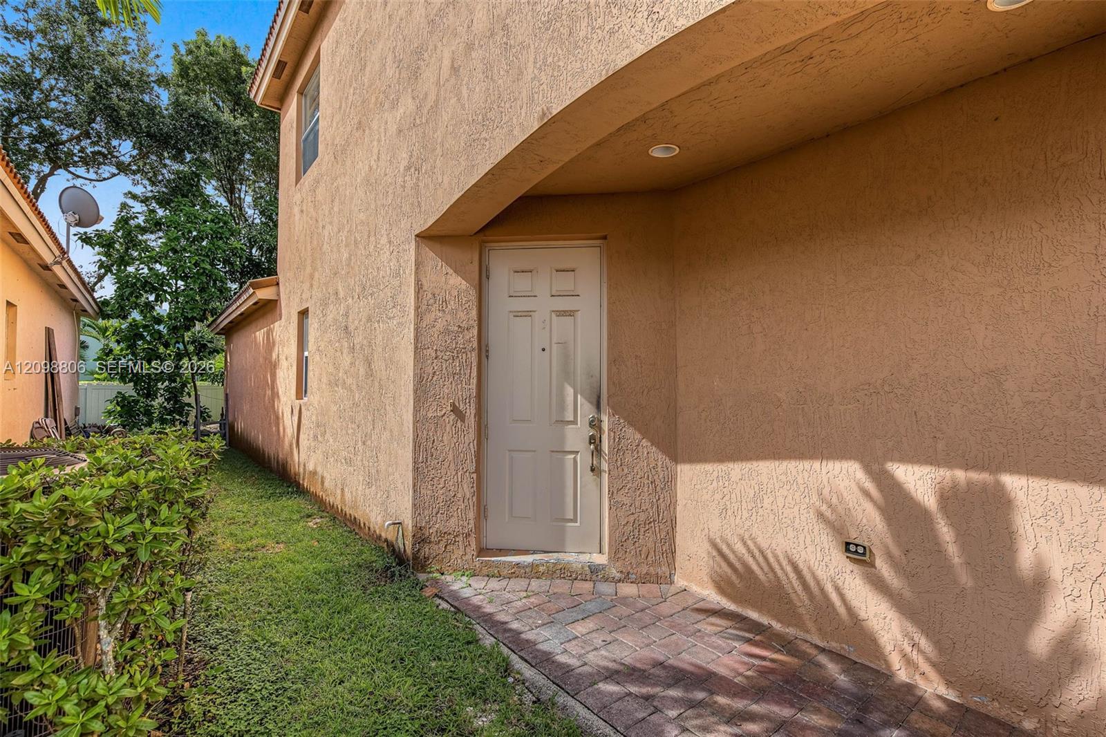 3940 NE 10th Drive