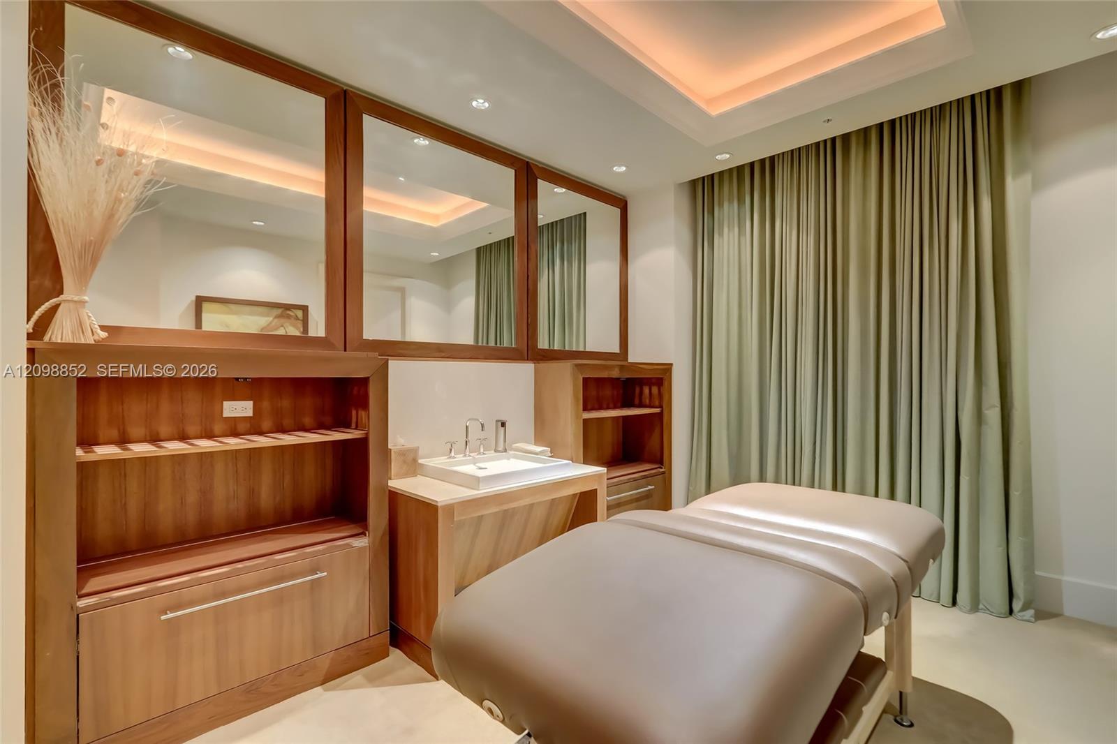 1 N Ocean Boulevard