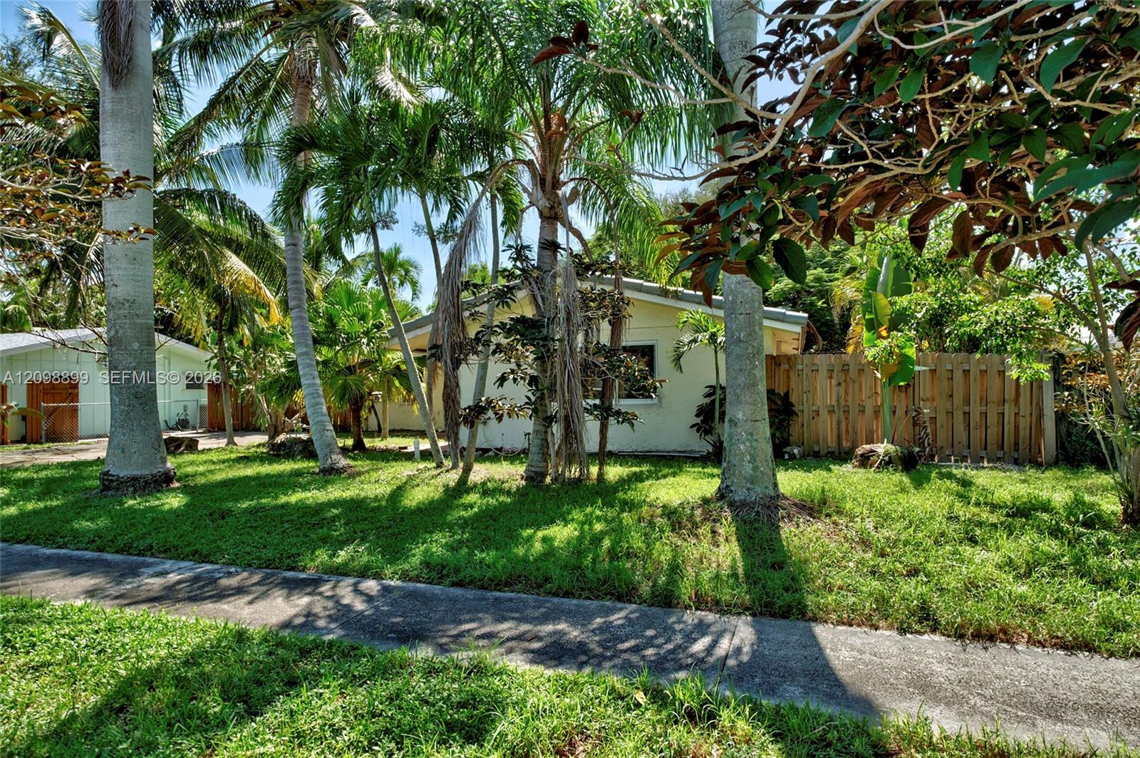 1176 SW 4th Street gallery image #31