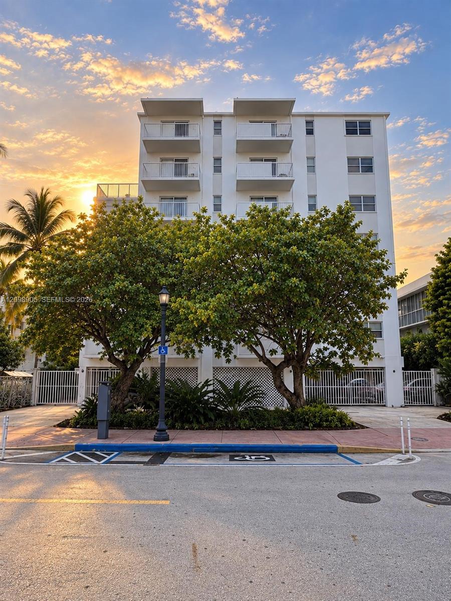 240 Collins Avenue