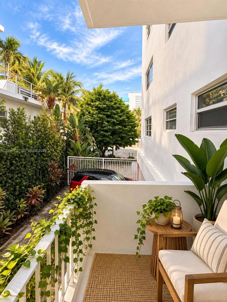 240 Collins Avenue