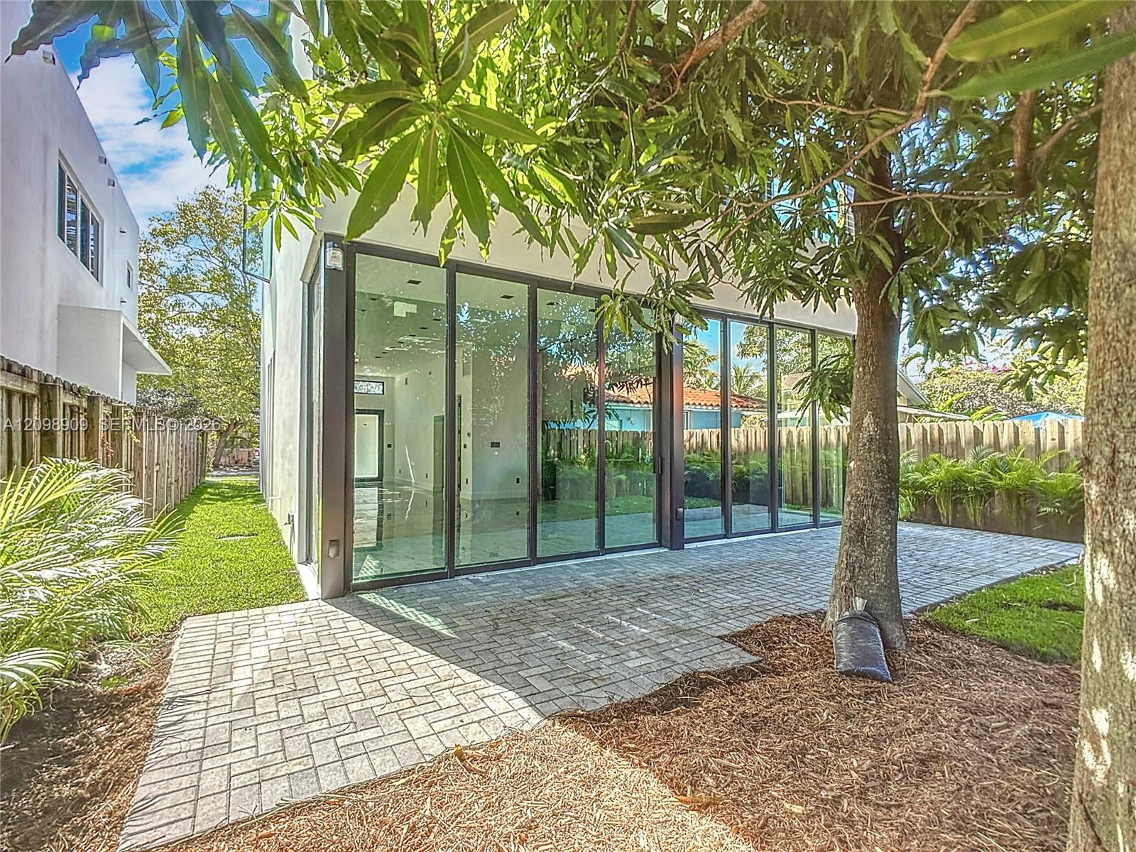3069 SW 27th Terrace