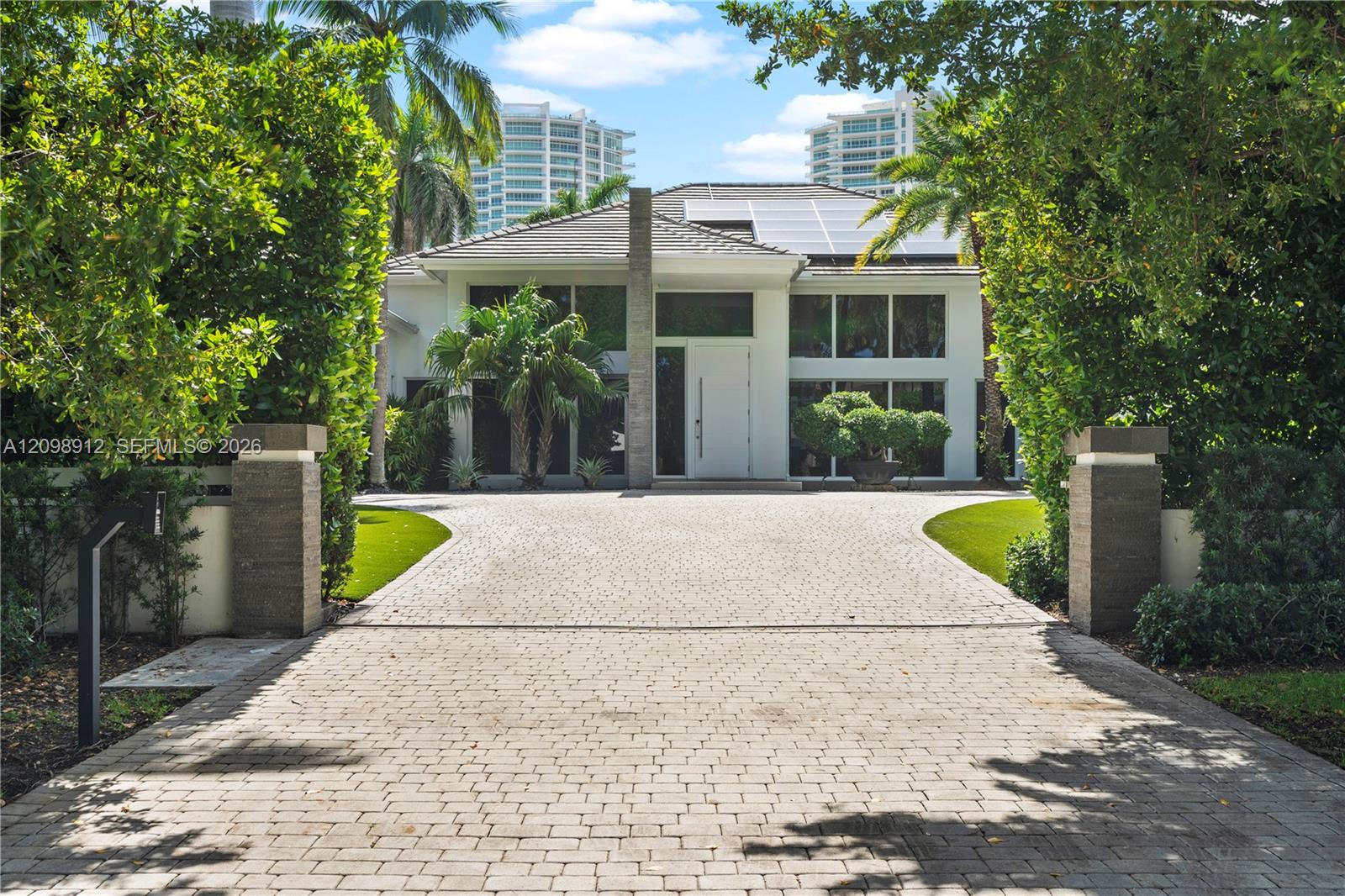 224 S Island