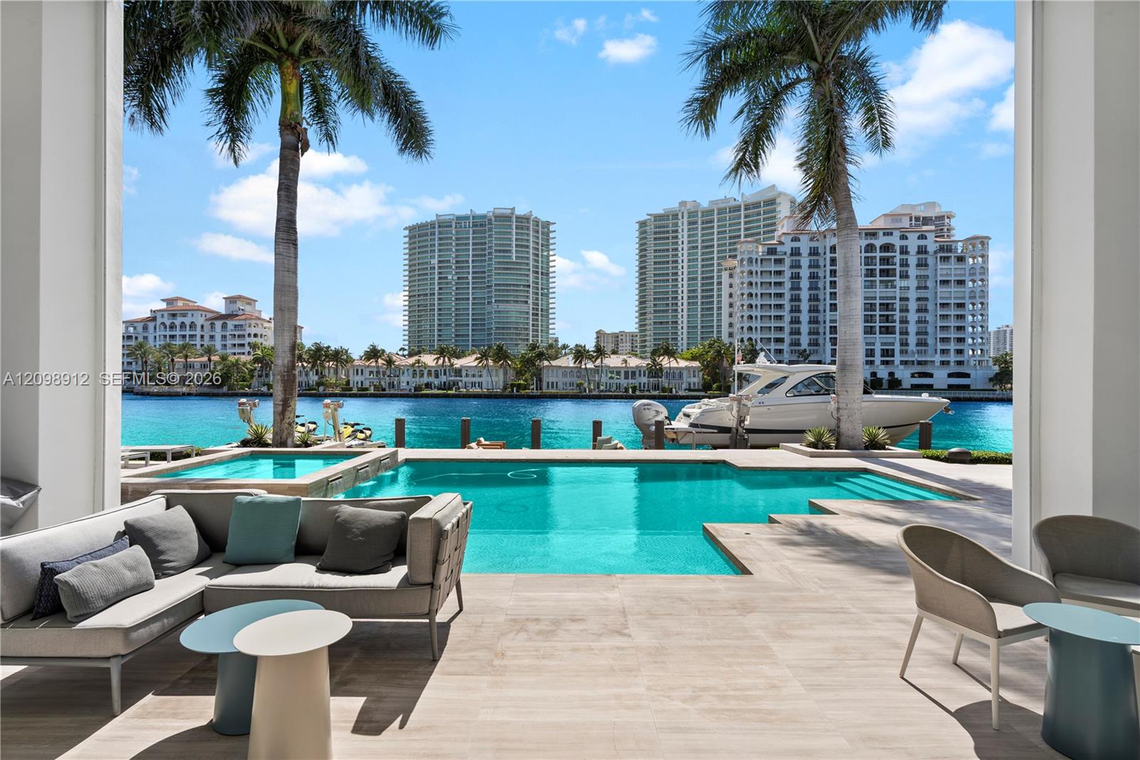 224 S Island
