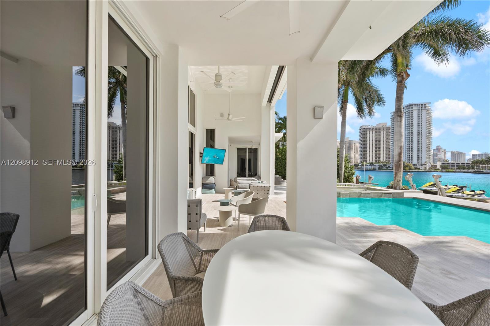 224 S Island