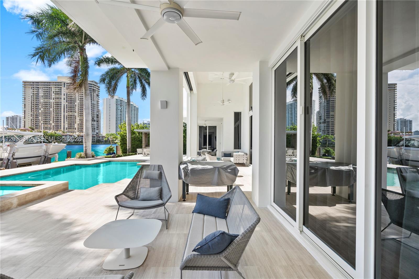 224 S Island