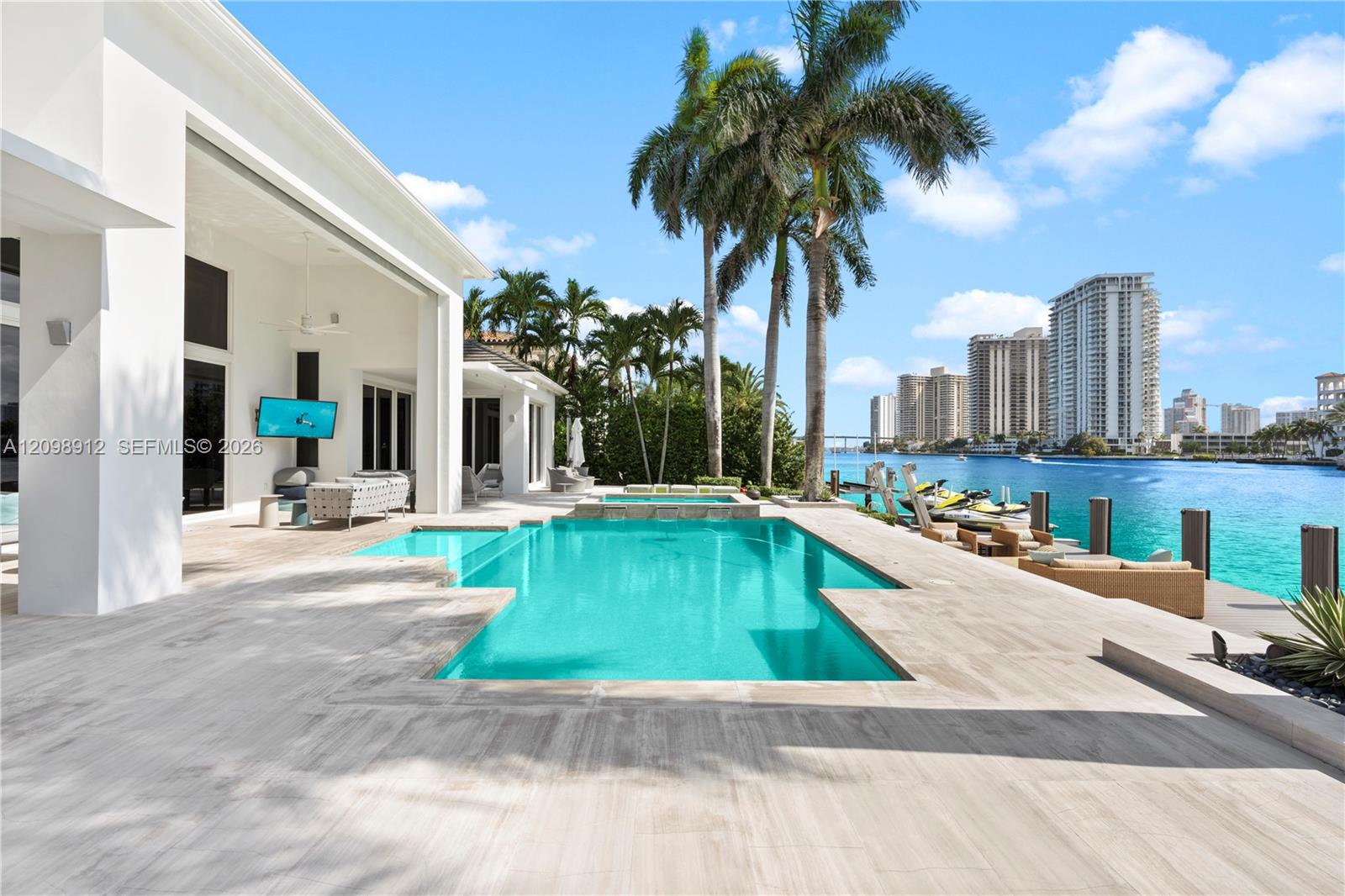 224 S Island