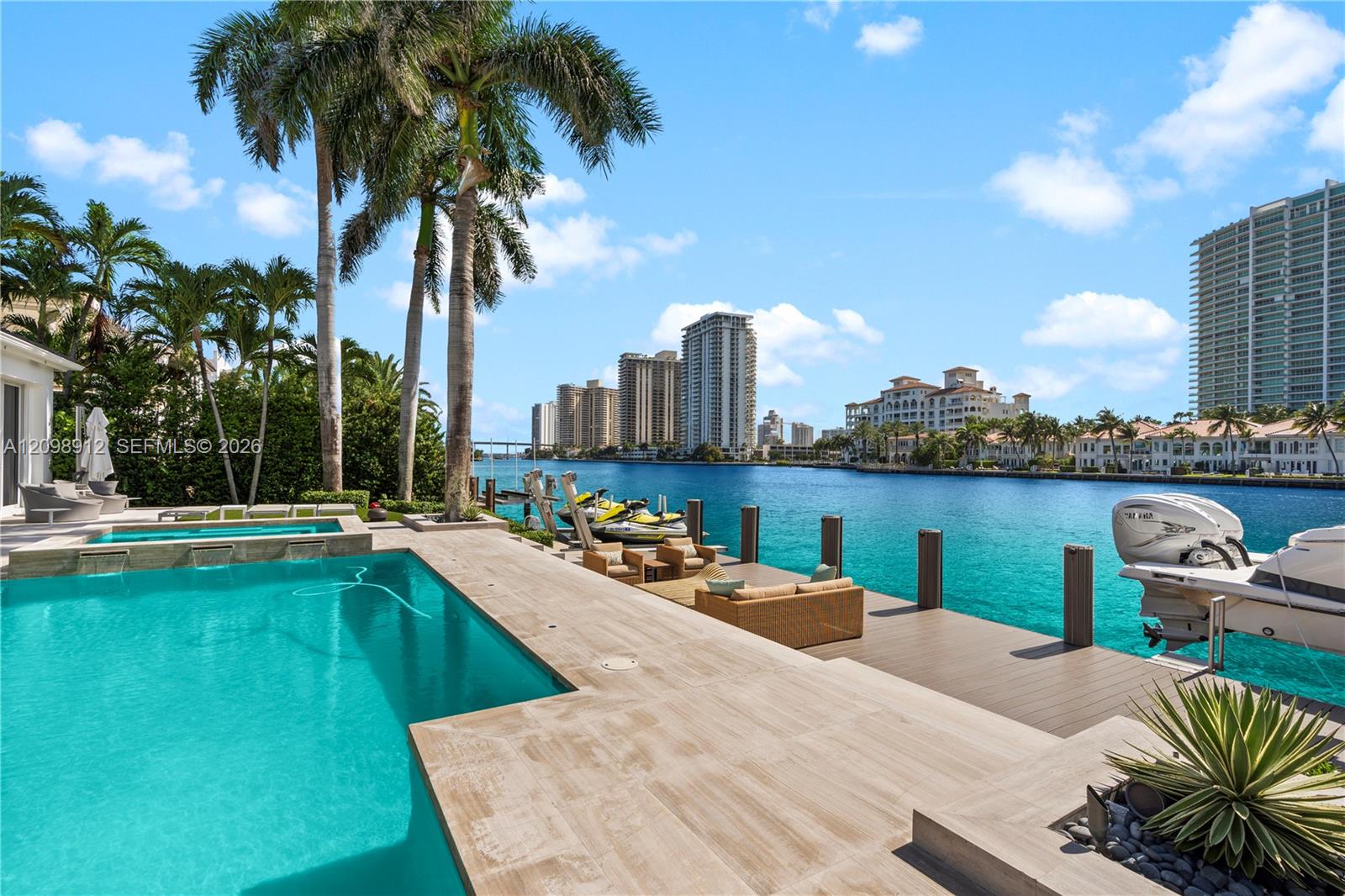 224 S Island