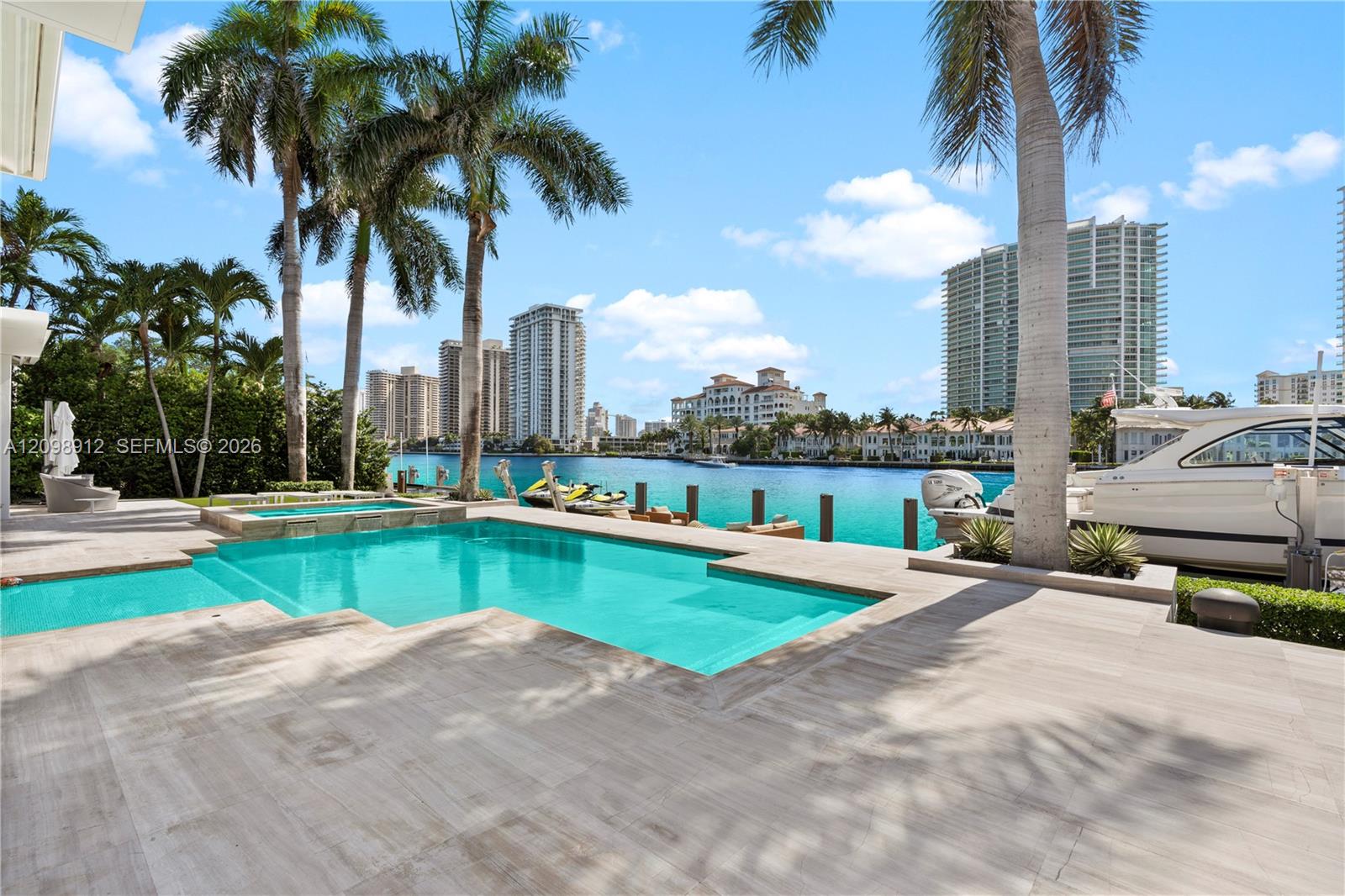 224 S Island
