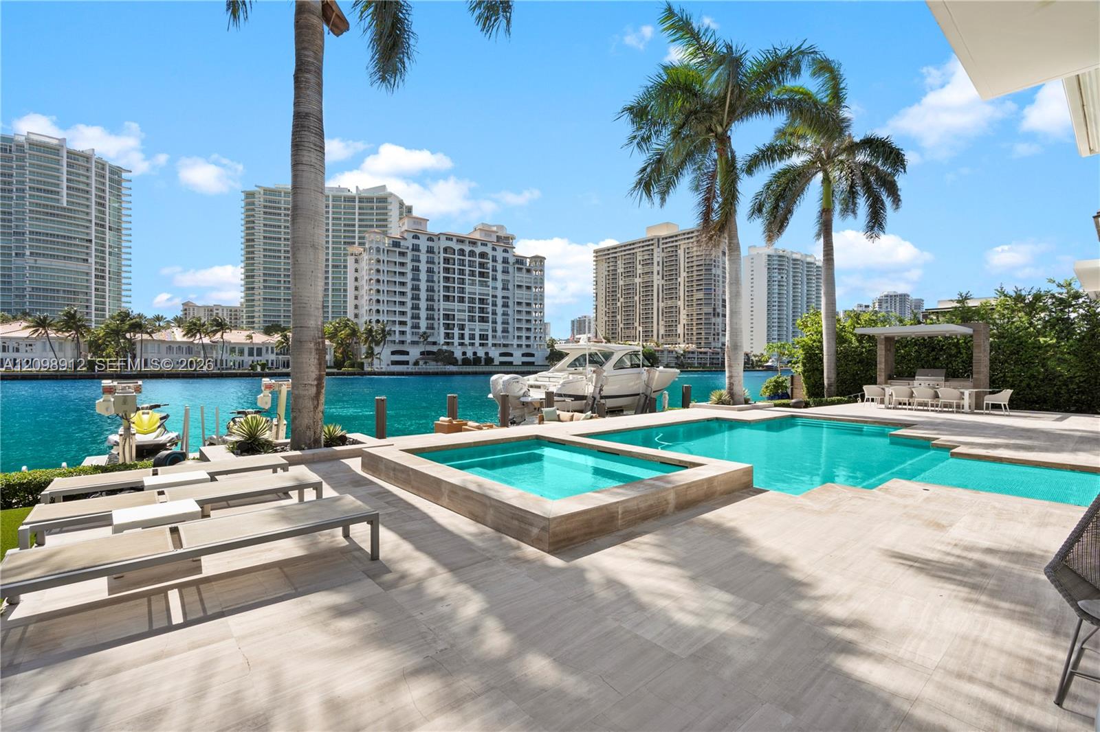 224 S Island