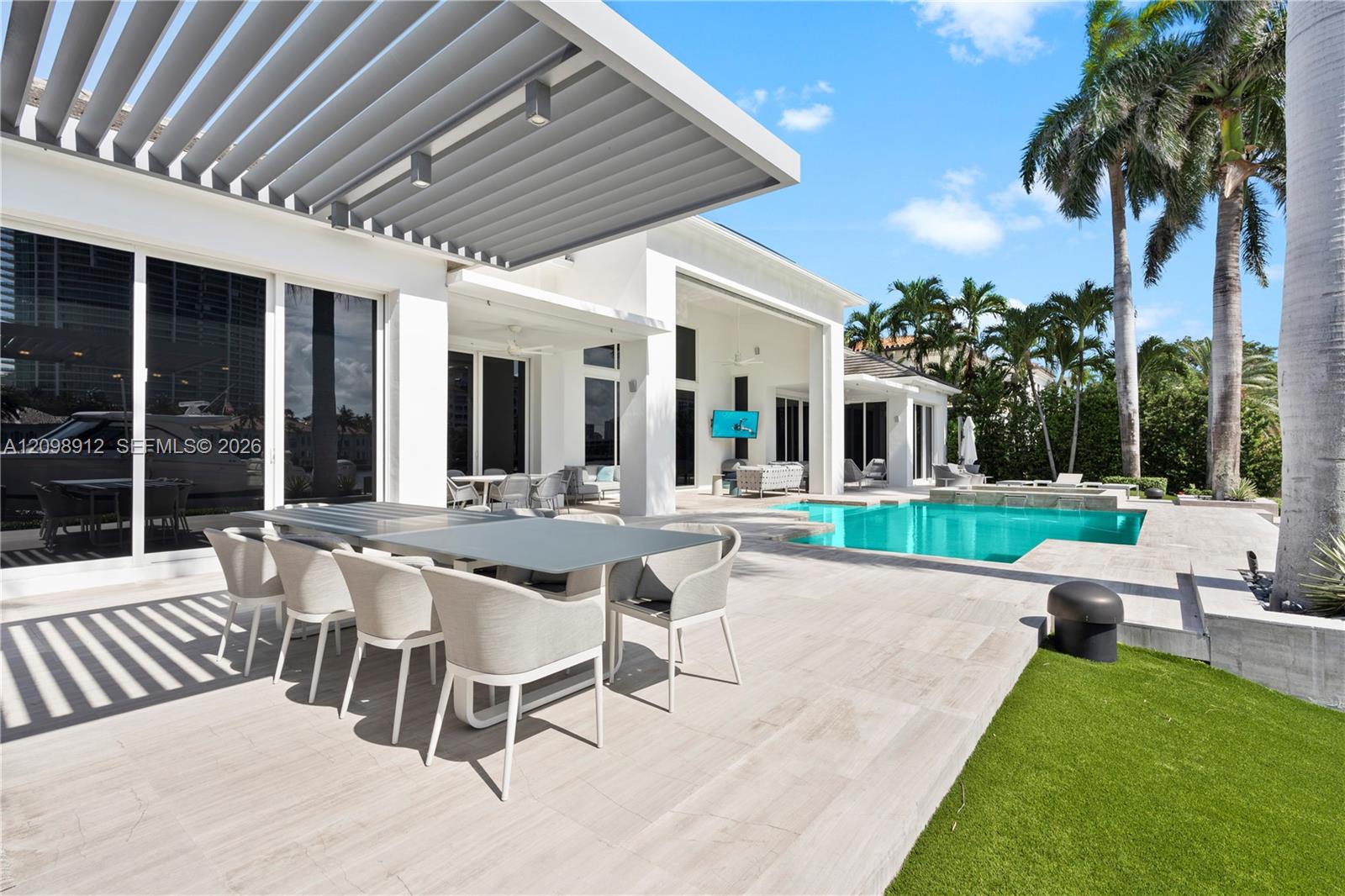 224 S Island