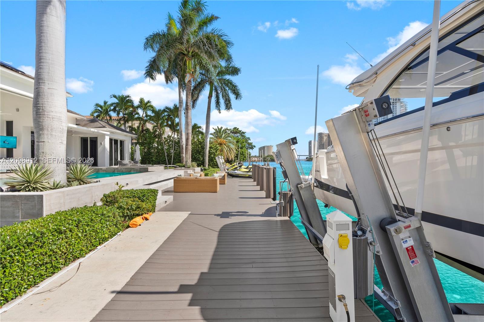224 S Island