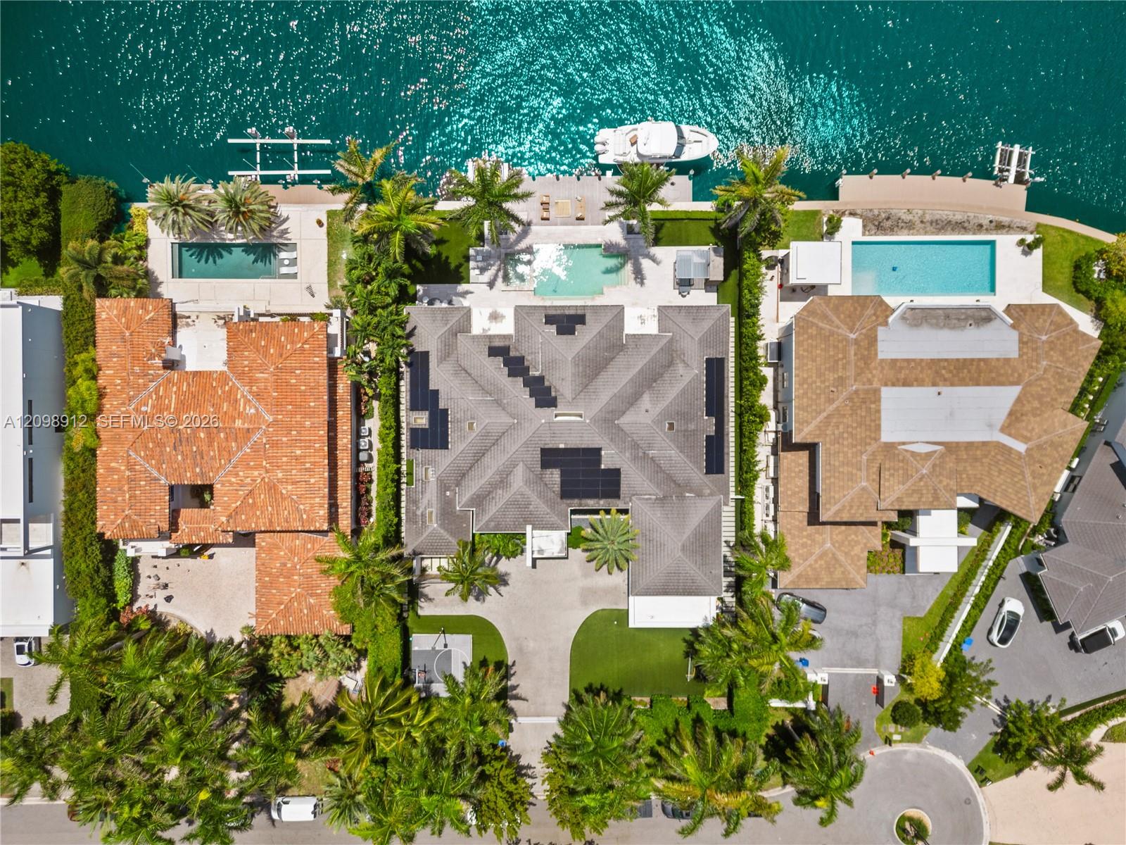 224 S Island
