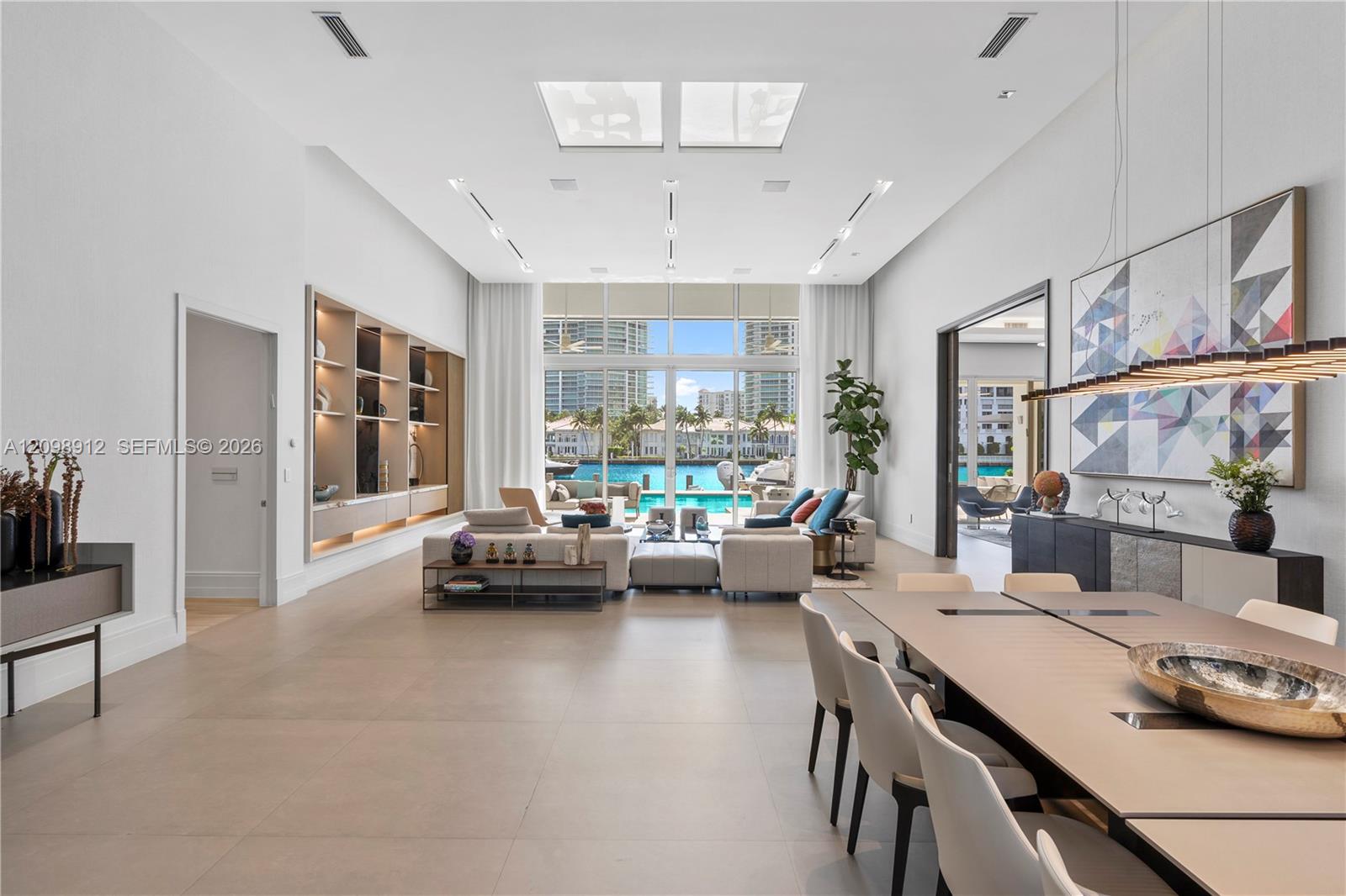 224 S Island