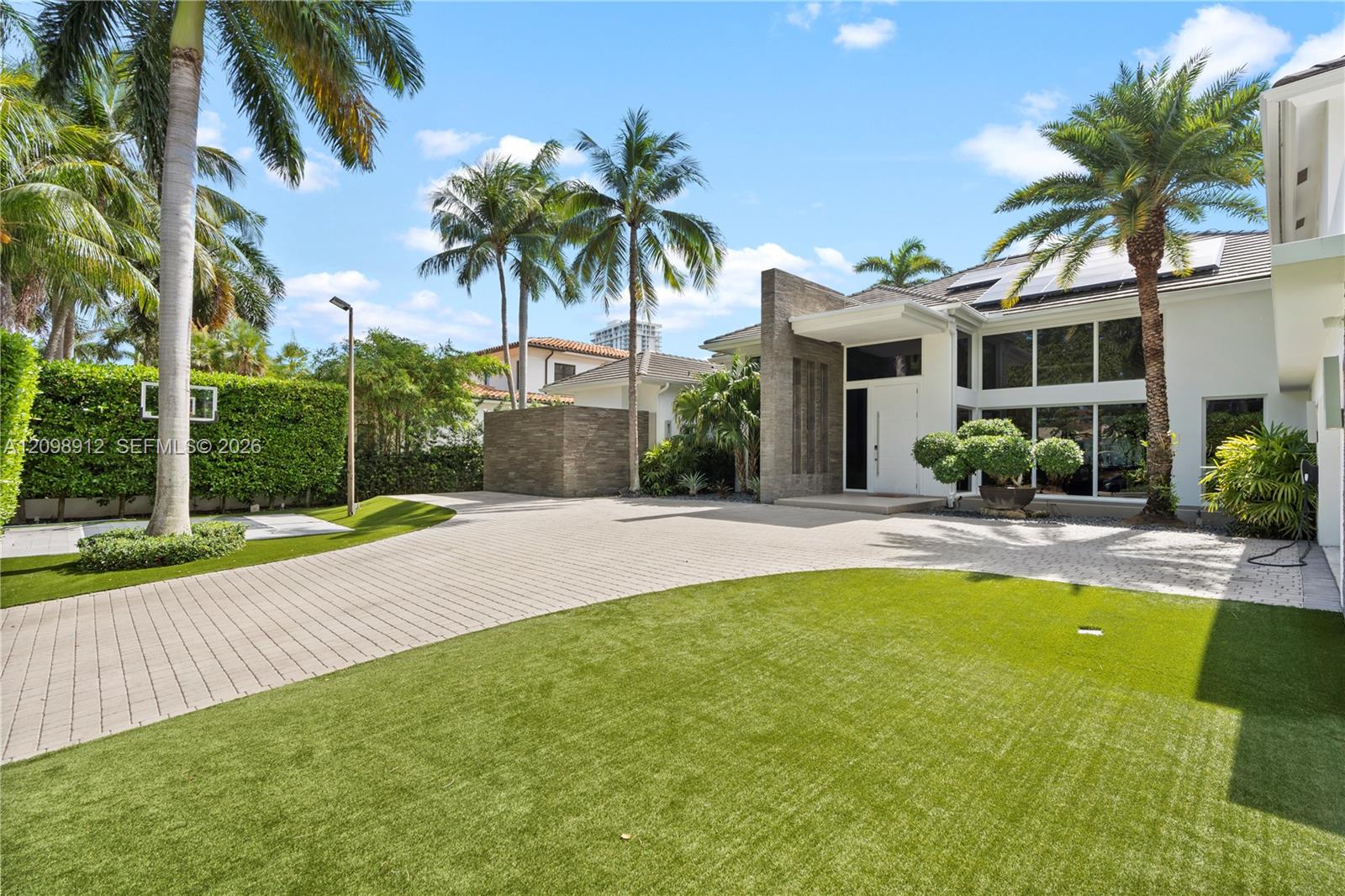 224 S Island